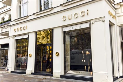 Gucci SWOT Analysis: 3 Weaknesses Undermining Gucci's 